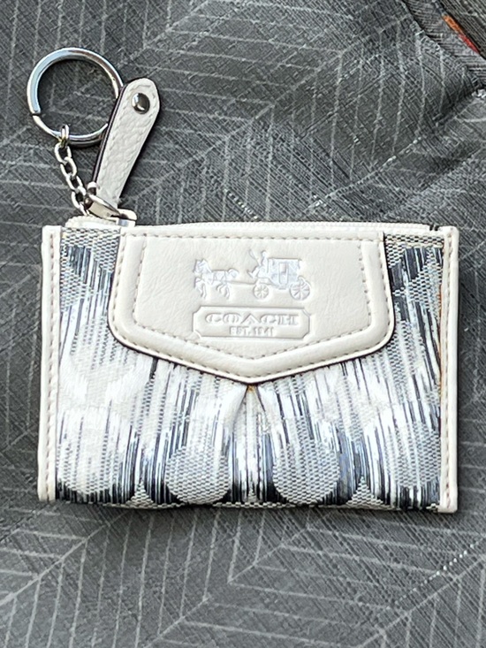 Coach Handbags - EUC Coach Light Gray and White Signature Card Case with Silver Logo
